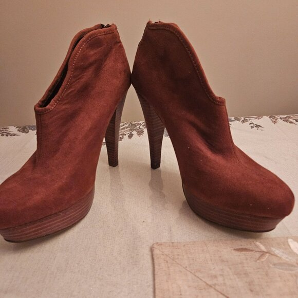 NWOT Vintage Bakers Platform Heel Booties - Picture 2 of 10